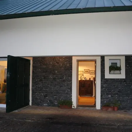 Luxury Camelia. Mountains, Golf, Horses, Levada Walks. Villa Santo Antonio da Serra
