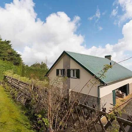 Villa Luxury Camelia. Mountains, Golf, Horses, Levada Walks. Santo Antonio da Serra