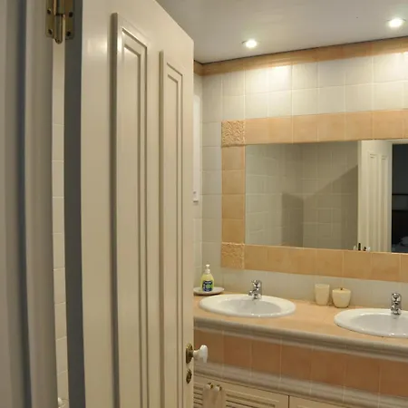 Luxury Camelia. Mountains, Golf, Horses, Levada Walks. Villa Santo Antonio da Serra