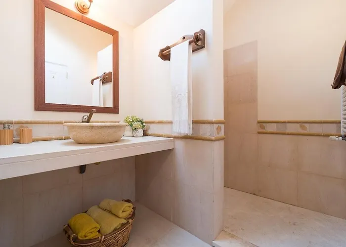 Villa Luxury Camelia. Mountains, Golf, Horses, Levada Walks. *