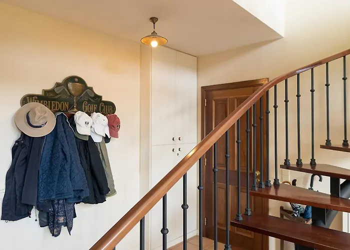 Luxury Camelia. Mountains, Golf, Horses, Levada Walks. Villa Santo Antonio da Serra