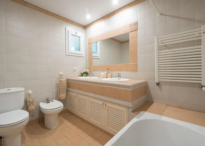 Luxury Camelia. Mountains, Golf, Horses, Levada Walks.