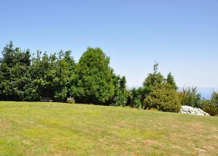 Villa Luxury Camelia. Mountains, Golf, Horses, Levada Walks. *