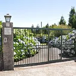 Luxury Camelia. Mountains, Golf, Horses, Levada Walks. *