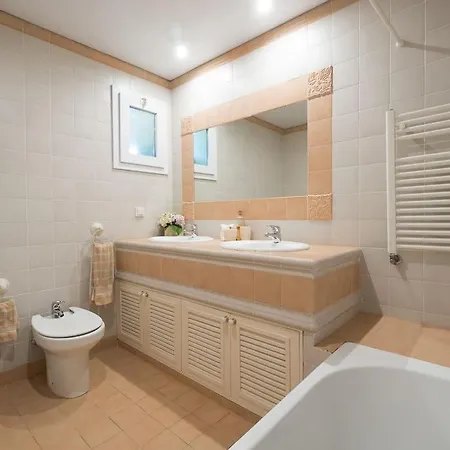 Luxury Camelia. Mountains, Golf, Horses, Levada Walks.