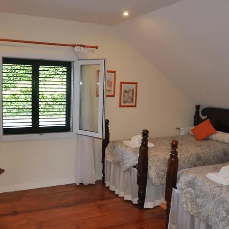 Villa Luxury Camélia. Mountains, Golf, Horses, Levada Walks.