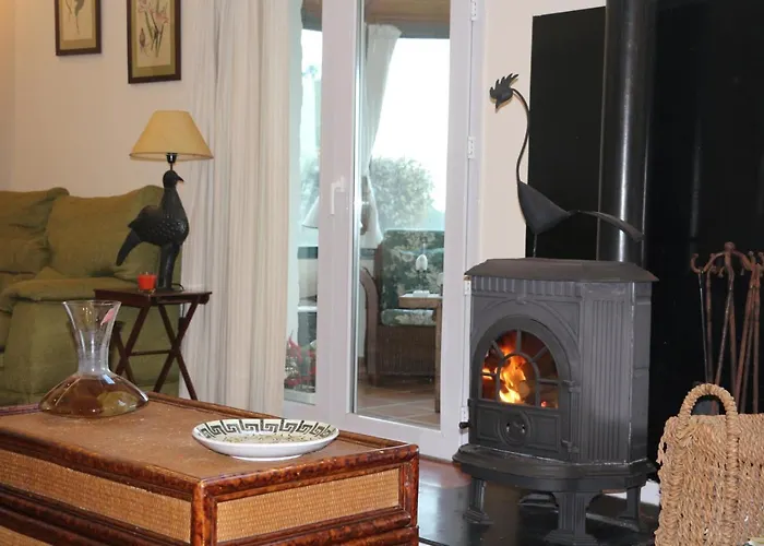 Luxury Camelia. Mountains, Golf, Horses, Levada Walks. Villa Santo Antonio da Serra